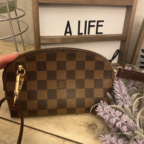 Authentic LV Crossbody ❌SOLD❌ - Picture 2 of 10